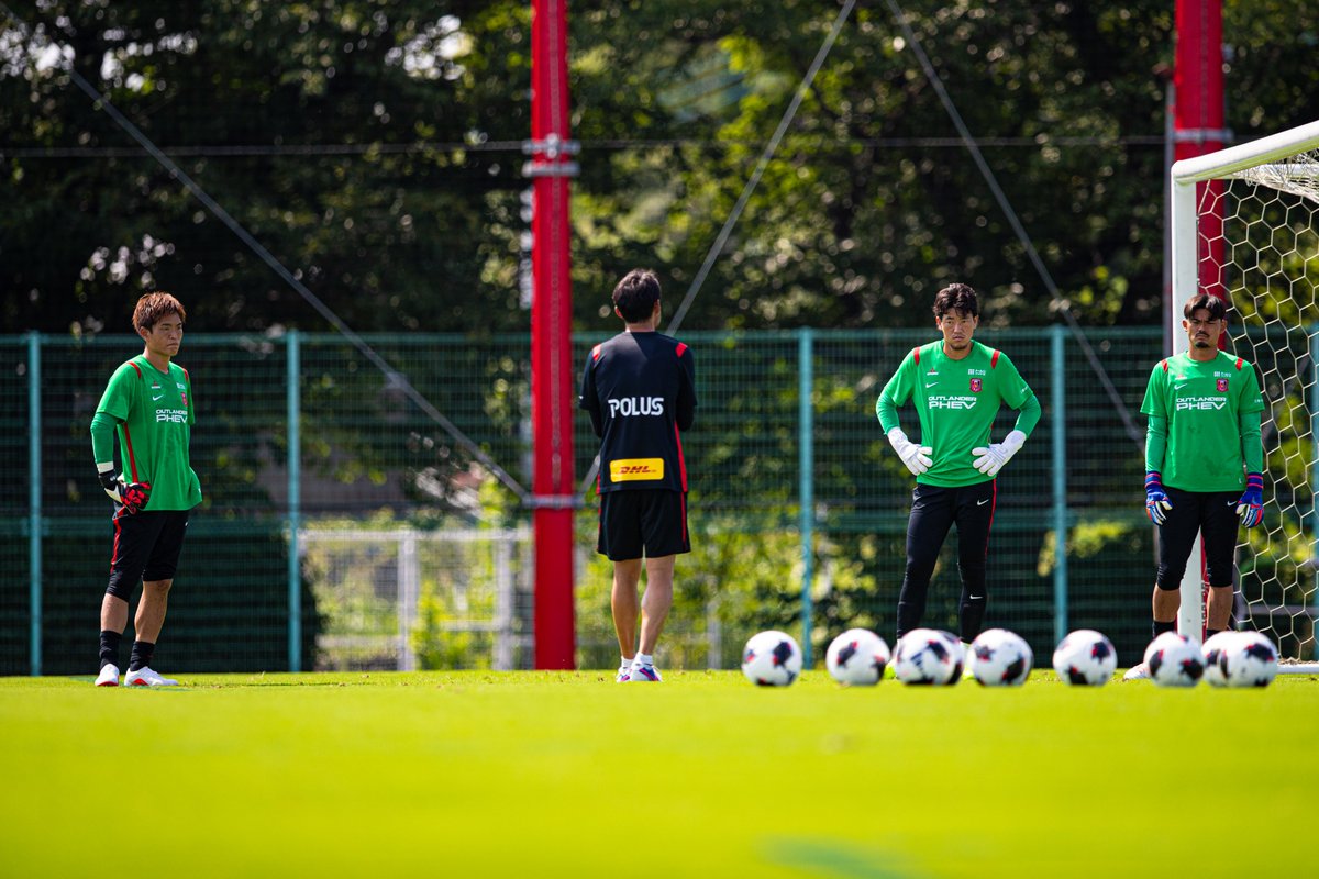 REDSOFFICIAL's tweet photo. 7.30 TRAINING | 📷
RB大宮戦まで、あと2日。

トレーニングの様子は #REDLife で📷
https://t.co/mYJOEpf1mj

𝙉𝙀𝙓𝙏 𝙈𝘼𝙏𝘾𝙃
Juiceスペシャルマッチ
vs RB大宮
🗓️8/1(土)
🕕18:00
📍#埼玉スタジアム

#UrawaRedDiamonds #urawareds #浦和レッズ https://t.co/X5CEkJurV7