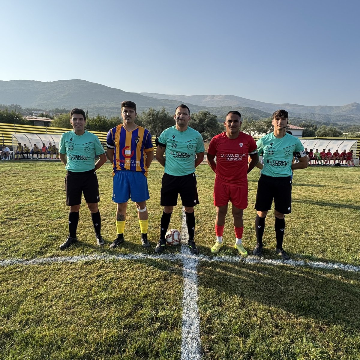 ArbitrosNavalOf's tweet photo. Imperial Cuacos VS C.F Jaraíz 
Amistoso 
Árbitro: Andrés David Barroso González 
Árbitro Asistente: Roberto Paredes Carrasco 
Árbitro Asistente: David Durán Padilla 
Foto C.F Jaraiz https://t.co/8CYAImsUqX