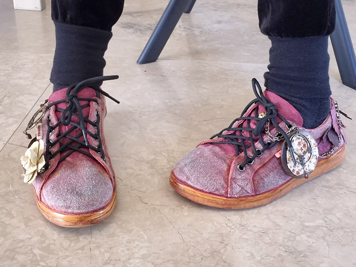 profshoelace's tweet photo. Today's shoe lacing photo was contributed by Atticus M. in Jul-2026. Pink Arches shoes with tan trim laced with black “Spider Web Lacing”.
The intricate lacing adds another level of customization to these shoes.
#pink #tan #archesshoes #black #spiderweblacing #spiderweb https://t.co/0ZJ999U3Gi
