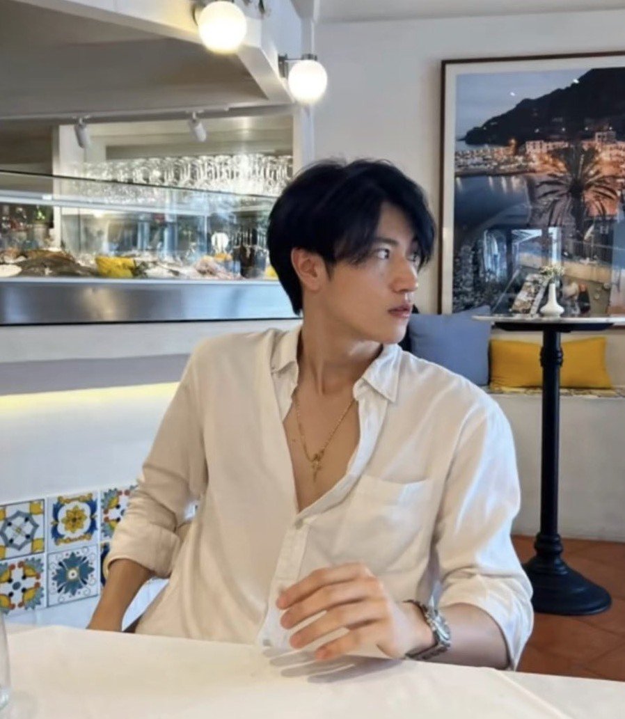 99Benyapa's tweet photo. ถ้ากูเปนองศากูก็เดินยืดอกได้ประมาณนึงอะมึงมาดูพาร์ทเนอร์ชีก่อน ตี๋อินเตอร์ดีกรีนายแบบ เป็นรุ่นพี่ สูง ขาว หุ่นดี คือมีตรงไหนไม่เริ่ดเอ่ย? https://t.co/0R7vdPelX2