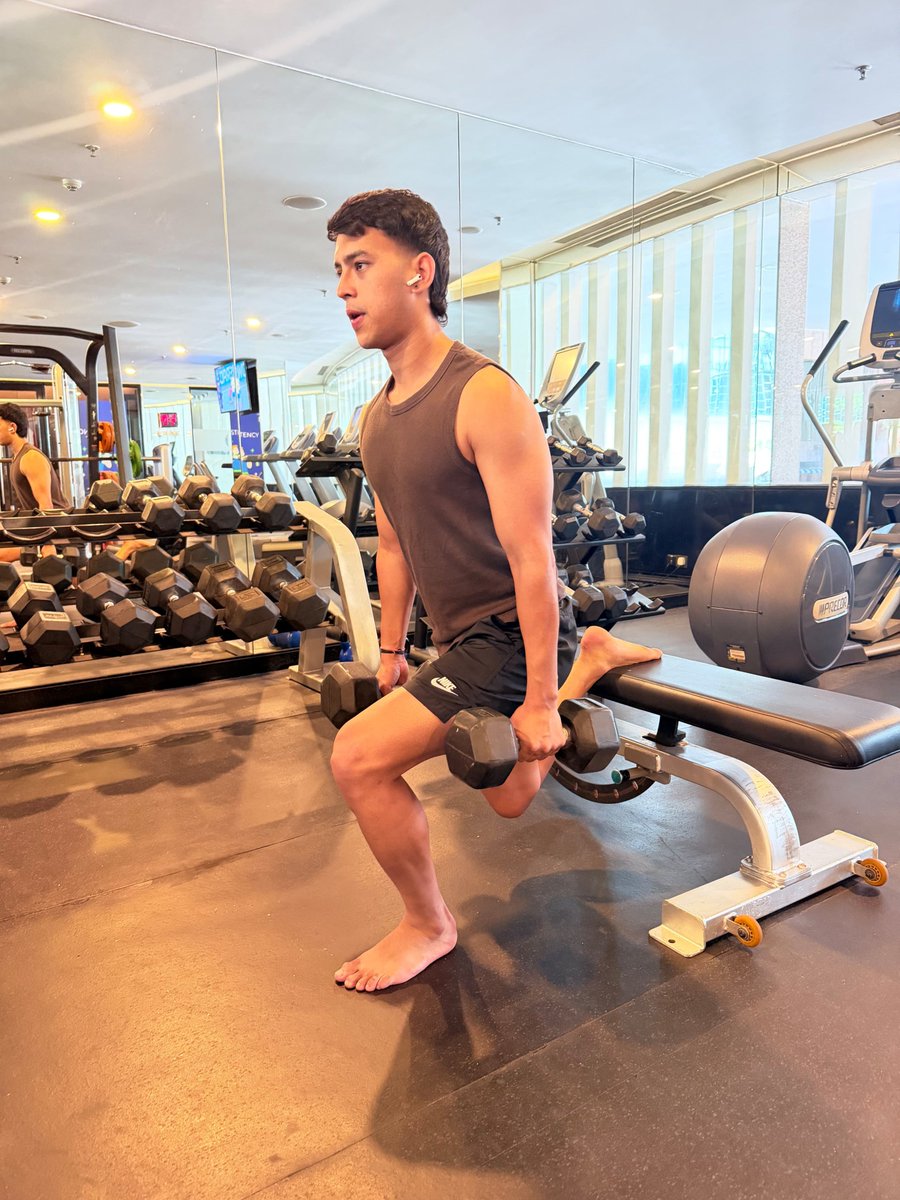 RohitDanuIFB's tweet photo. Without 𝐬𝐞𝐥𝐟-𝐝𝐢𝐬𝐜𝐢𝐩𝐥𝐢𝐧𝐞, success is impossible. Period.

😎🏋️💪⚽

#Gym #GymMotivation #DurandCup #IndianFootball #RohitDanu #JoyEastBengal ❤️💛 https://t.co/alLObCtCnD