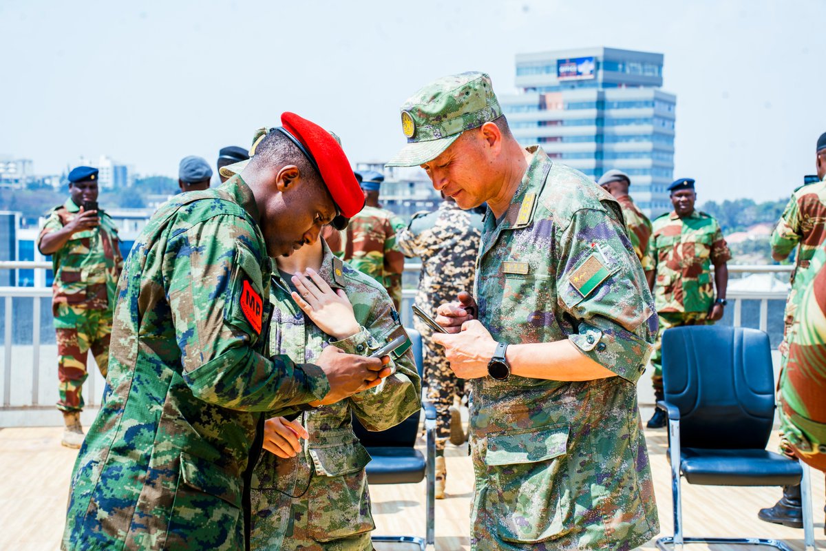 Cooperation_RW's tweet photo. 🇿🇼 🇷🇼 Rwanda Cooperation, in collaboration with the @RwandaMoD, is honored to receive a delegation from the Zimbabwe Staff College Joint Command and Staff Course 39.  

Composed of senior military officers and directing staff, the delegation's study tour is focused on analysing Rwanda’s socio-economic transformation, security infrastructure, and foreign policy frameworks.  

Throughout their tour, the delegation will interact with 
@RwandaMFA, @RwandaTrade, @RwandaFinance, @RDBrwanda, REMCO, and the RDF Command and Staff College to explore defence welfare schemes, economic governance, industrial innovation, and institutional capacity building. 

#RwandaWorks
#RwandaIsOpen