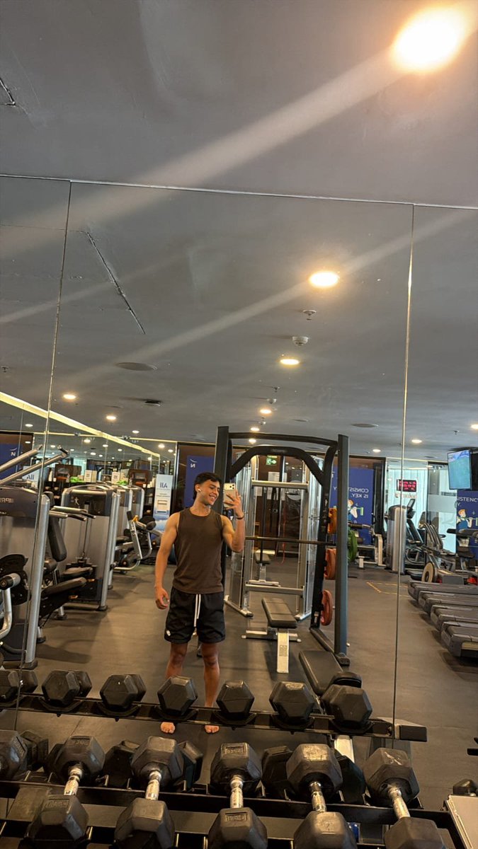 RohitDanuIFB's tweet photo. Without 𝐬𝐞𝐥𝐟-𝐝𝐢𝐬𝐜𝐢𝐩𝐥𝐢𝐧𝐞, success is impossible. Period.

😎🏋️💪⚽

#Gym #GymMotivation #DurandCup #IndianFootball #RohitDanu #JoyEastBengal ❤️💛 https://t.co/alLObCtCnD