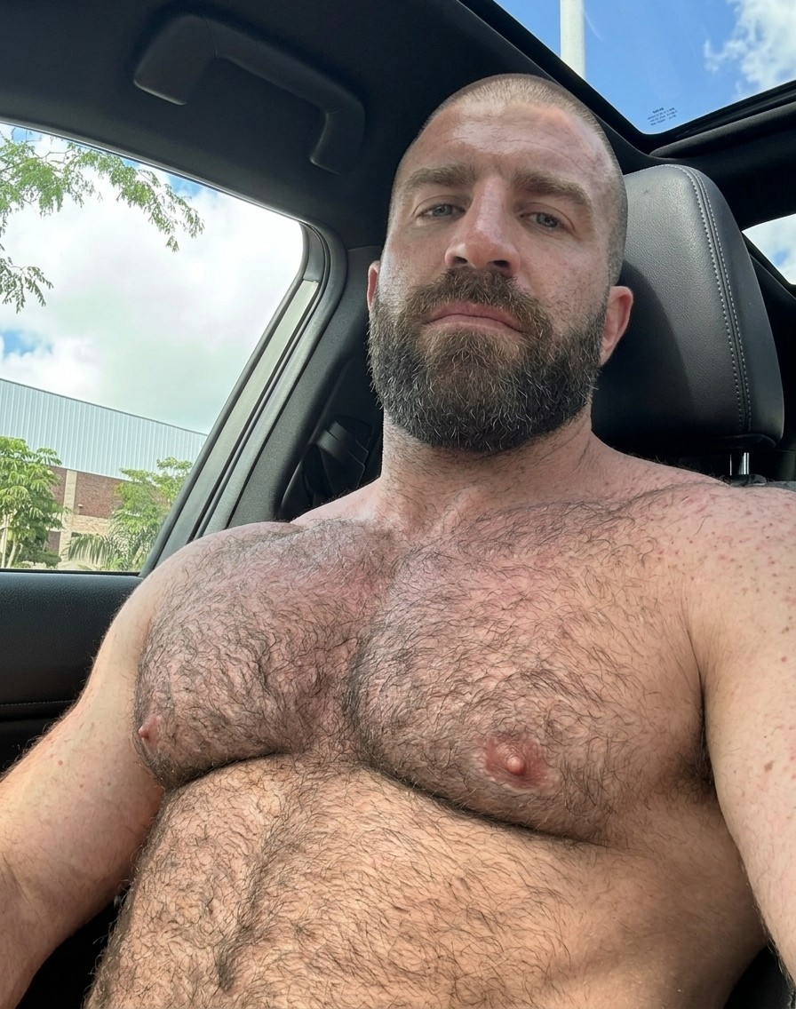 MrBillyJhonn's tweet photo. Should I shave my chest hair? https://t.co/MPdd1LJYjn