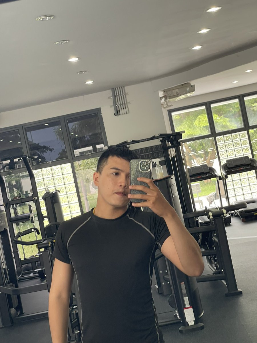 sihnum6's tweet photo. อ้วนเเย้ว 💂‍♂️ #สัตหีบ https://t.co/qJkSKvylcl
