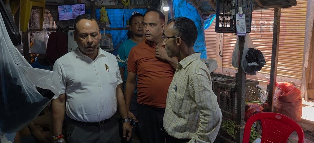 Dcsribhumi's tweet photo. As part of the ongoing drive to prevent artificial price rise, illegal hoarding and ensure fair market practices, the District Level Task Force (DLTF), Sribhumi today conducted an extensive inspection across Santar Bazar, Masjid Road and Bazar Kalibari. https://t.co/1pwxDvw2iz