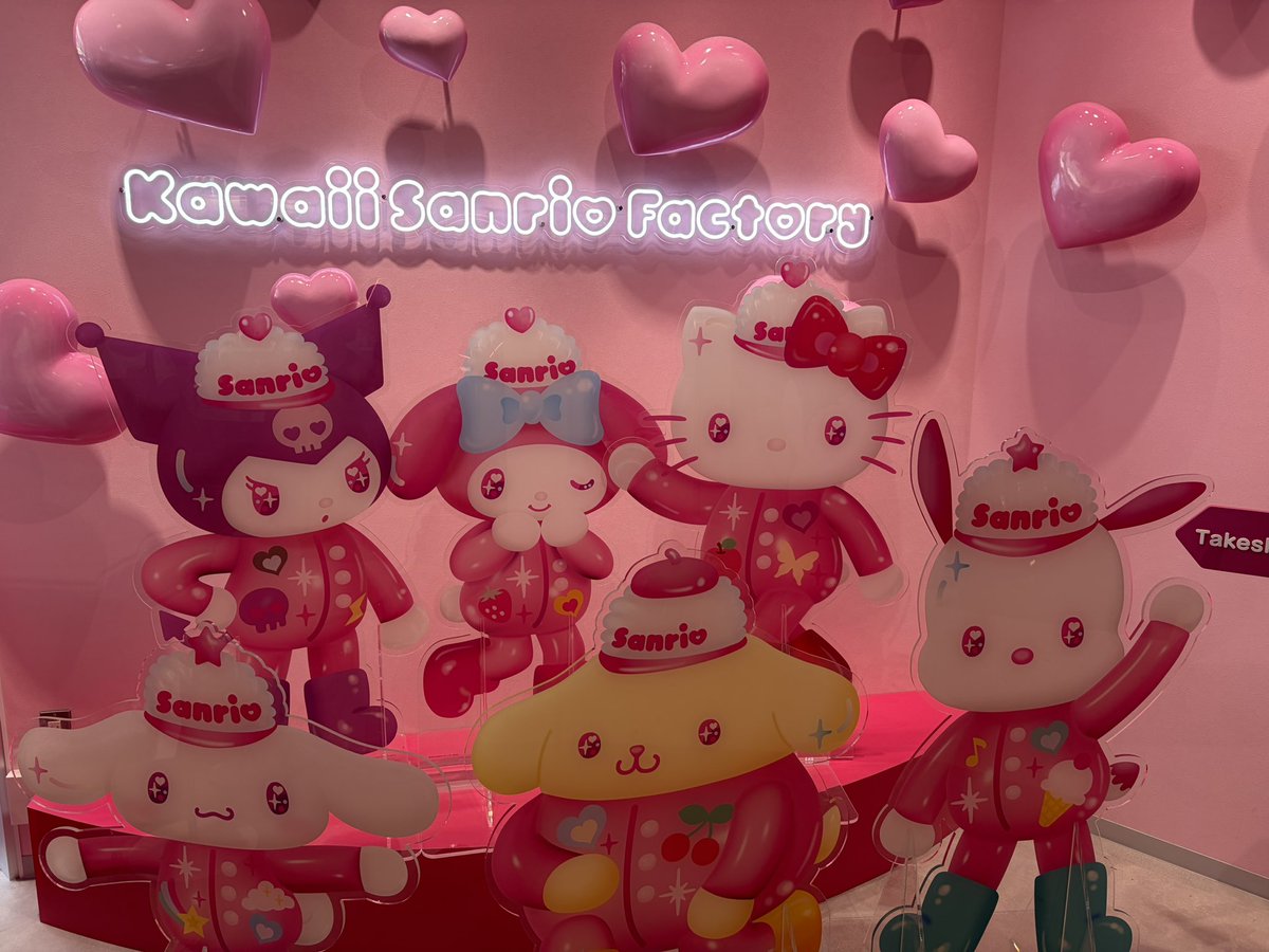 maachikochan's tweet photo. 原宿竹下通りのサンリオショップ激混み😳優待券を使って買い物🛍️実用的なエコバッグ購入。美容室でメンテナンスして、帰りにエルメス寄るも定休日。シャネルでいい物見つけたのでゲット😁しかし外国人多いですね。 https://t.co/JRObBRJBcD