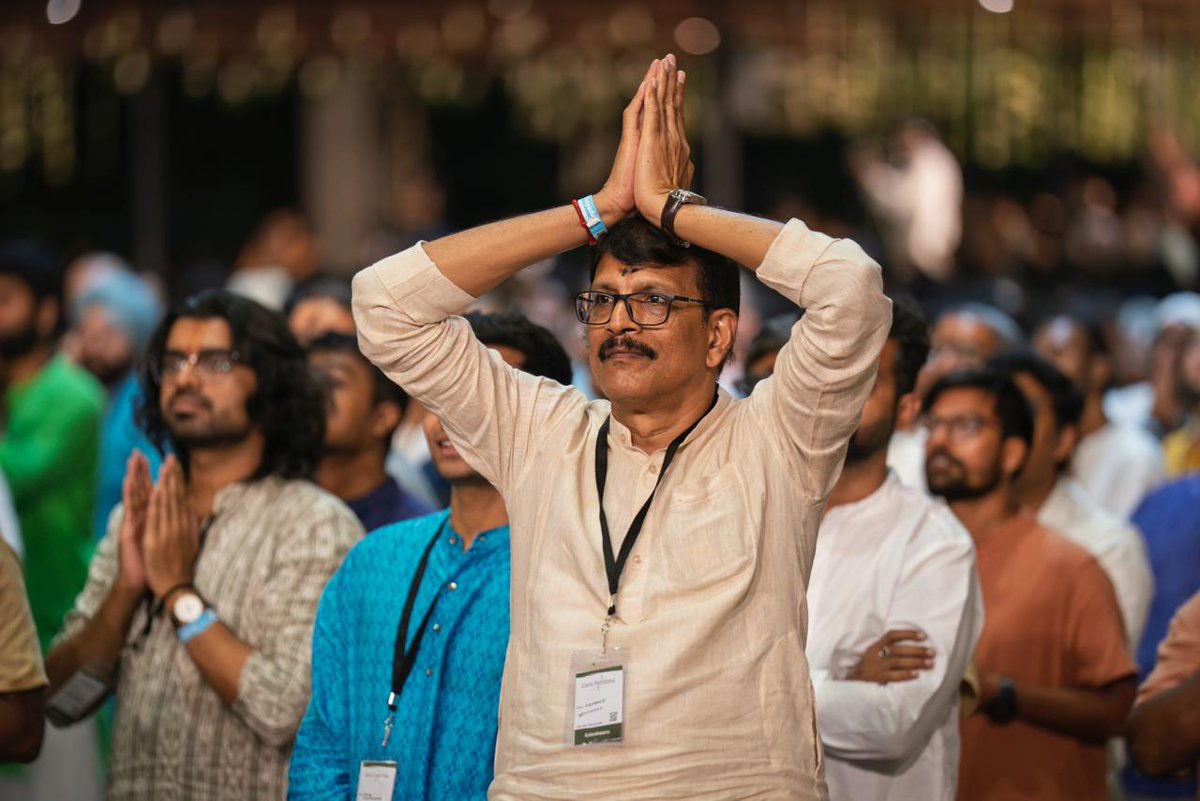 ishafoundation's tweet photo. Tears of devotion. Rhythms of ecstasy. Moments of profound stillness. Guru Purnima at Isha Yoga Center unfolded in Sadhguru's presence. A day where every breath became an offering, every celebration an expression of gratitude, and the opportunity to offer Guru Pooja to a living Guru, a sacred privilege beyond measure.