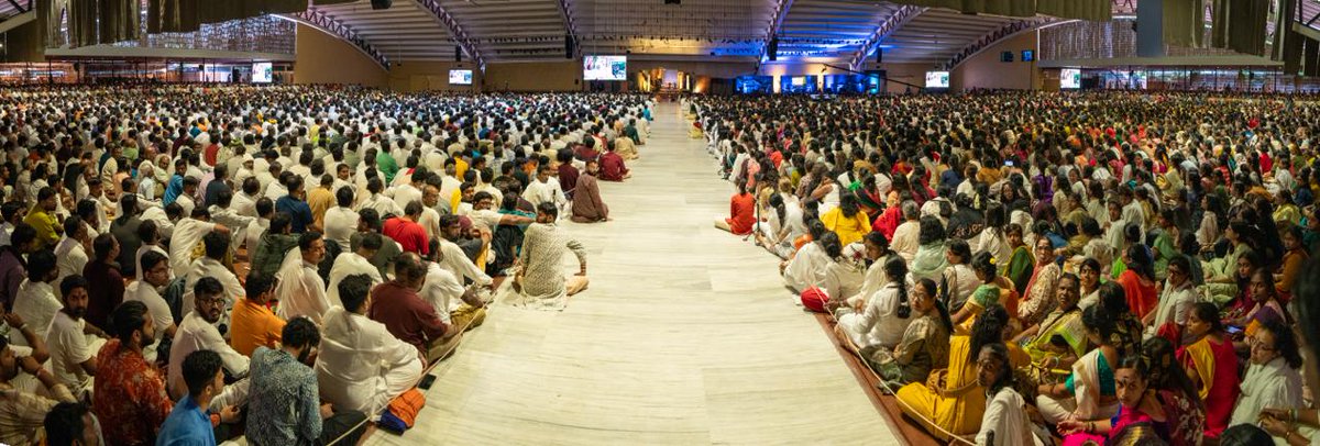 ishafoundation's tweet photo. Tears of devotion. Rhythms of ecstasy. Moments of profound stillness. Guru Purnima at Isha Yoga Center unfolded in Sadhguru's presence. A day where every breath became an offering, every celebration an expression of gratitude, and the opportunity to offer Guru Pooja to a living Guru, a sacred privilege beyond measure.