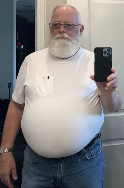 AlexThomas846's tweet photo. I'm 73 years old, single and searching from California USA 🇺🇸 https://t.co/VEqX8qCHSX