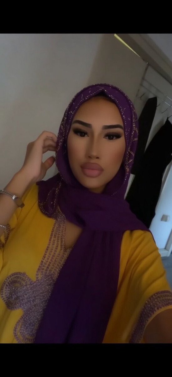 blassiangoddess's tweet photo. Hey sletjes baddie moslima godses is online voor sessies dus kom me dm in en aanbid mij voetjes en spoil jullie queen😈😈

FindomNL https://t.co/29ajF3MDKl