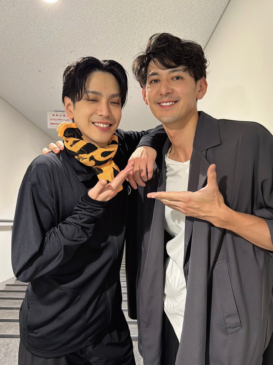 takashi__0128's tweet photo. ミュージカル『AGATHA』
観劇しました
推理小説に没入する感覚で最後の最後まで惹きつけられました
そしてキャストの皆さんキャラクターがピッタリで息するだけで空気が埋まる
いやー答え合わせでもう一度観たい😆
#麻璃央目瞑ってるやないかい！
#AGATHA
#ミュージカルAGATHA https://t.co/6VKiUXxa7J