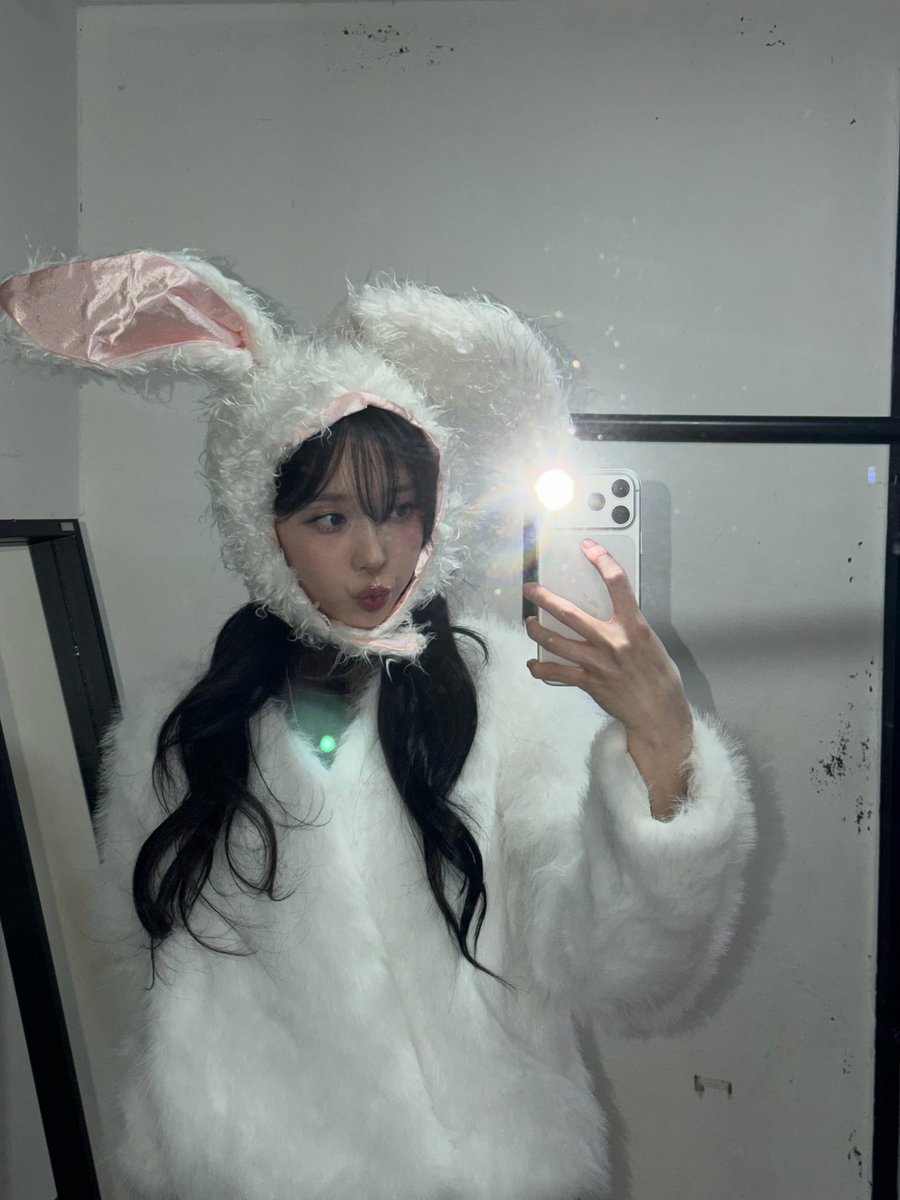m1nkooks's tweet photo. two major events in 1 day 🤭🐶🐶🐶🐰 winkook could hard launch (they already did) and jjks would still call it a coincidence #winkook #jungkook #winter #정국 #윈터 https://t.co/4LHkScwmJP