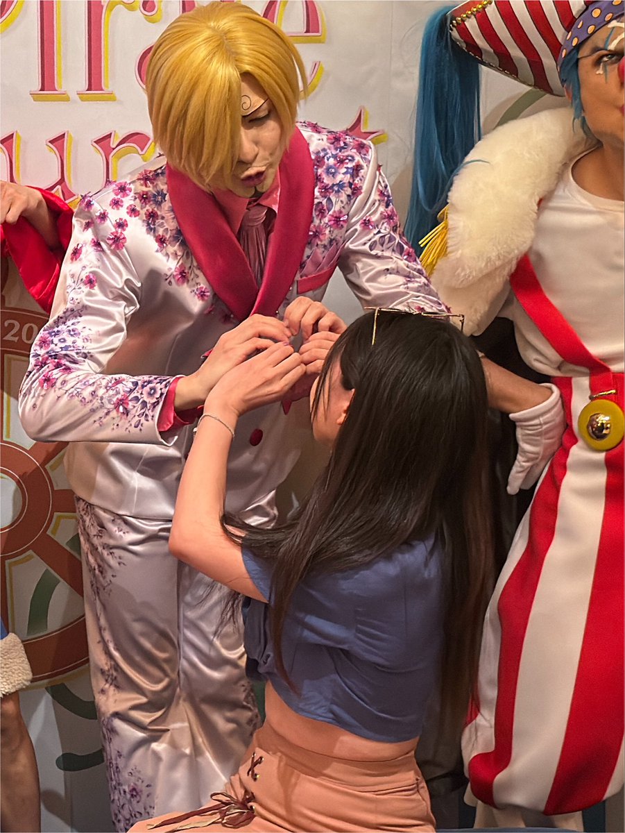 Cherish_d4's tweet photo. 2026/7/30 初日プレショ
スペシャルイベントゲスト
ナミ役🧡岡村明美さん！
ロビン役💜山口由里子さん！

ロビンのバウンドコーデして行ったから
会えてテンション上がりまくりの大号泣！
サンレスにプレショに初日に行くことができて幸せでした…！

#USJワンピース 
#USJサマー https://t.co/XWlPnbEhQn