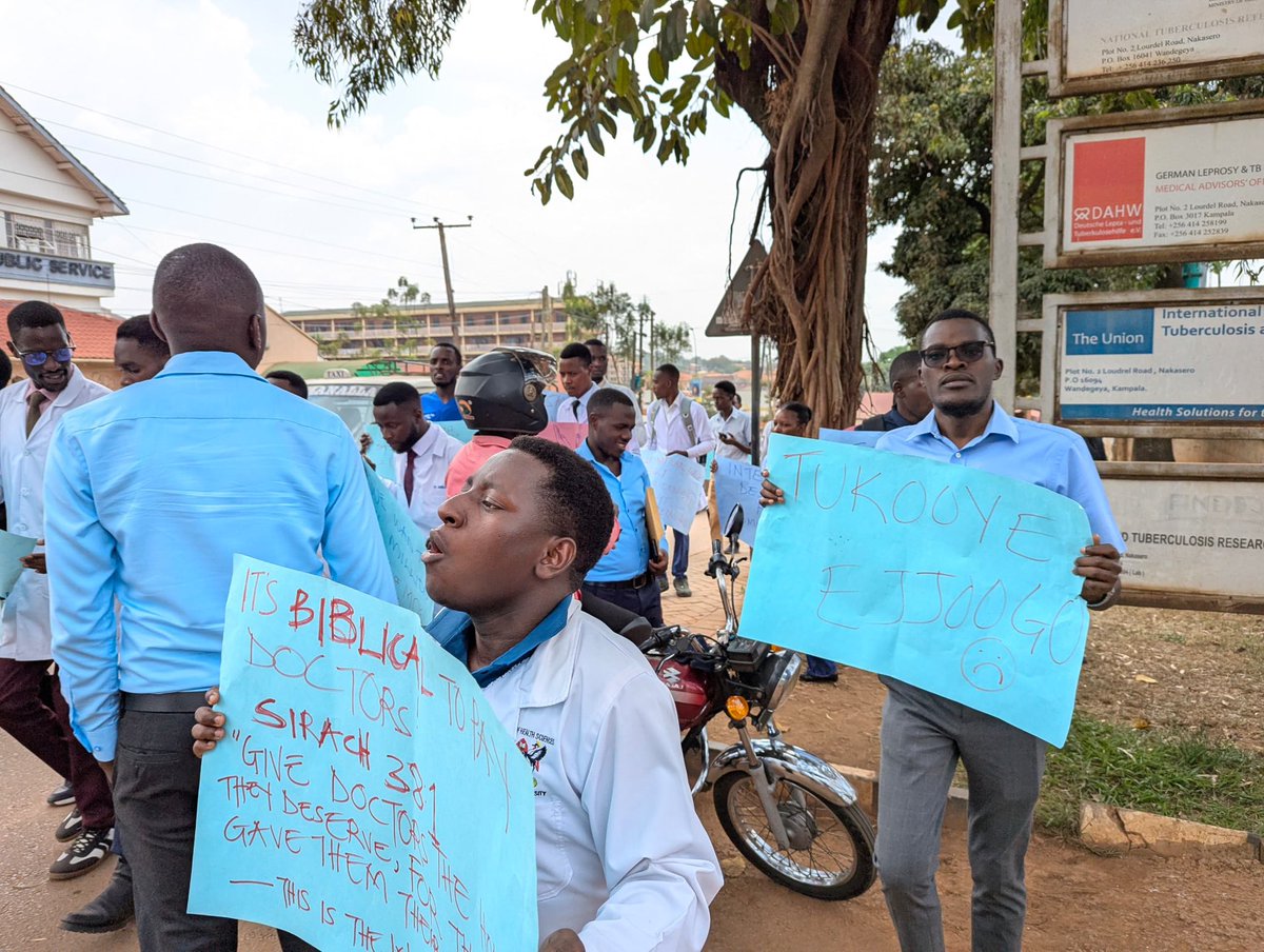 Alextumwebaze17's tweet photo. Today we took part in a peaceful demonstration against the shambolic policy. Our demands are clear; Clear communication as regards to our allowances. 
No pay no reporting 📌
Say  No to Slavery📌 https://t.co/AIYAno1zcR
