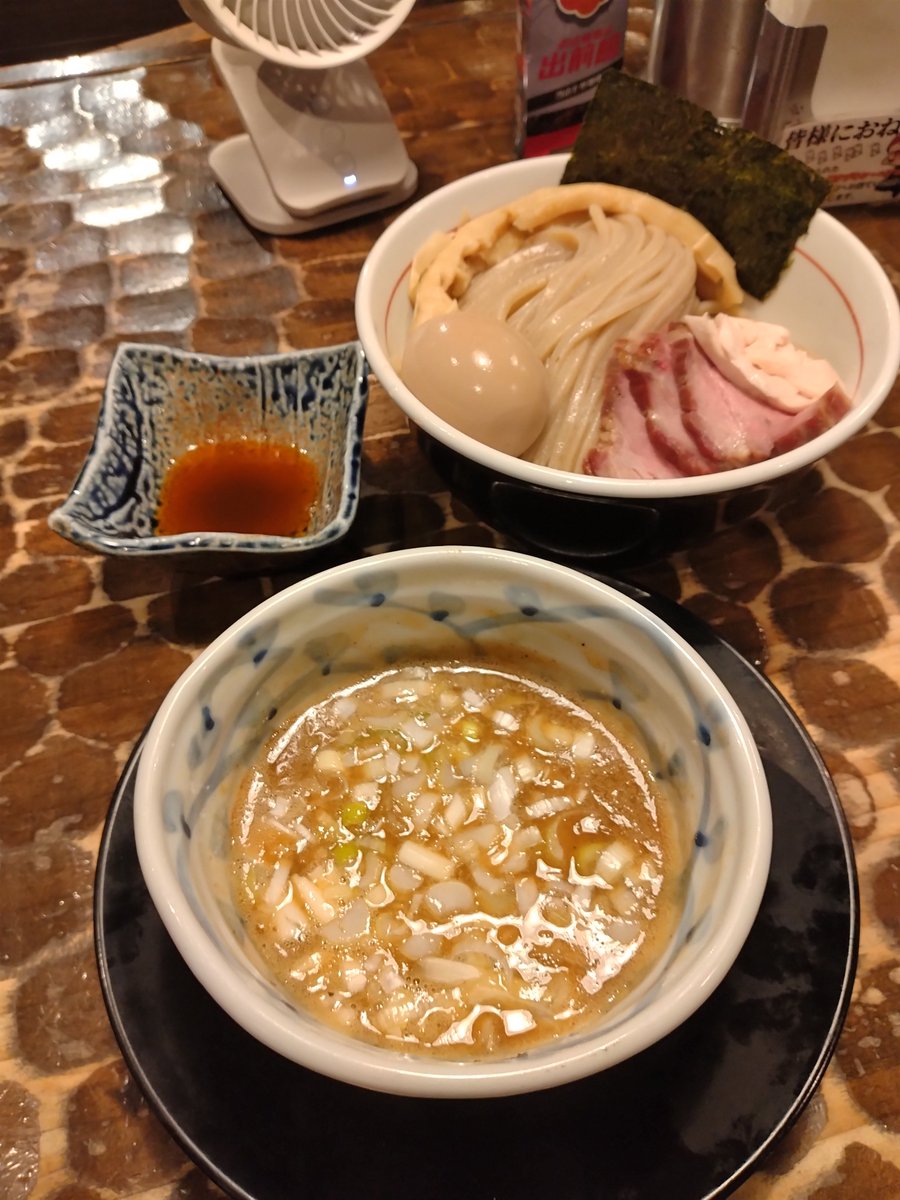 3m_m_m3's tweet photo. 特級鶏蕎麦 龍介　

特級海老つけ蕎麦（大）

#鶏の旨味が凝縮された
#超濃厚鶏白湯
#ツルモチ太麺
#しっとり鶏チャーシュー
#釜焼き豚チャーシュー
#茨城県
#土浦市

◯ちゃん、お疲れ様でした。
新しい挑戦も応援します。
頑張って。 https://t.co/qnFRRR4Qoc