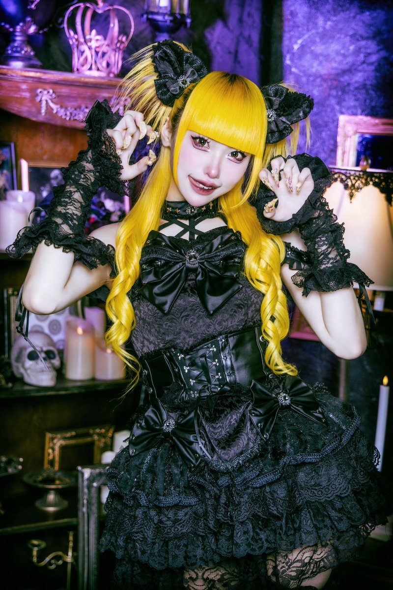 _DaTuRaOfficial's tweet photo. 【5人目公開】

✛••┈┈┈┈••✛••┈┈┈┈••✛

『どんなに醜いキミでも丸ごと喰べてあげるからね』

■メンバーカラー■
🐈‍⬛ナイトメアイエロー

夜神ぺっと
@pet_tsuzume

✛••┈┈┈┈••✛••┈┈┈┈••✛ https://t.co/m1TE8yboIJ