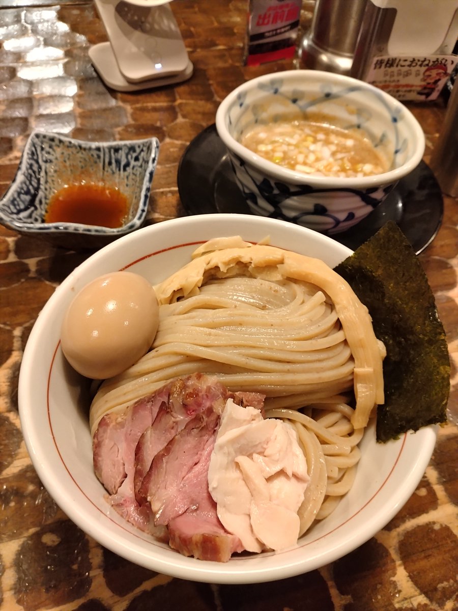 3m_m_m3's tweet photo. 特級鶏蕎麦 龍介　

特級海老つけ蕎麦（大）

#鶏の旨味が凝縮された
#超濃厚鶏白湯
#ツルモチ太麺
#しっとり鶏チャーシュー
#釜焼き豚チャーシュー
#茨城県
#土浦市

◯ちゃん、お疲れ様でした。
新しい挑戦も応援します。
頑張って。 https://t.co/qnFRRR4Qoc