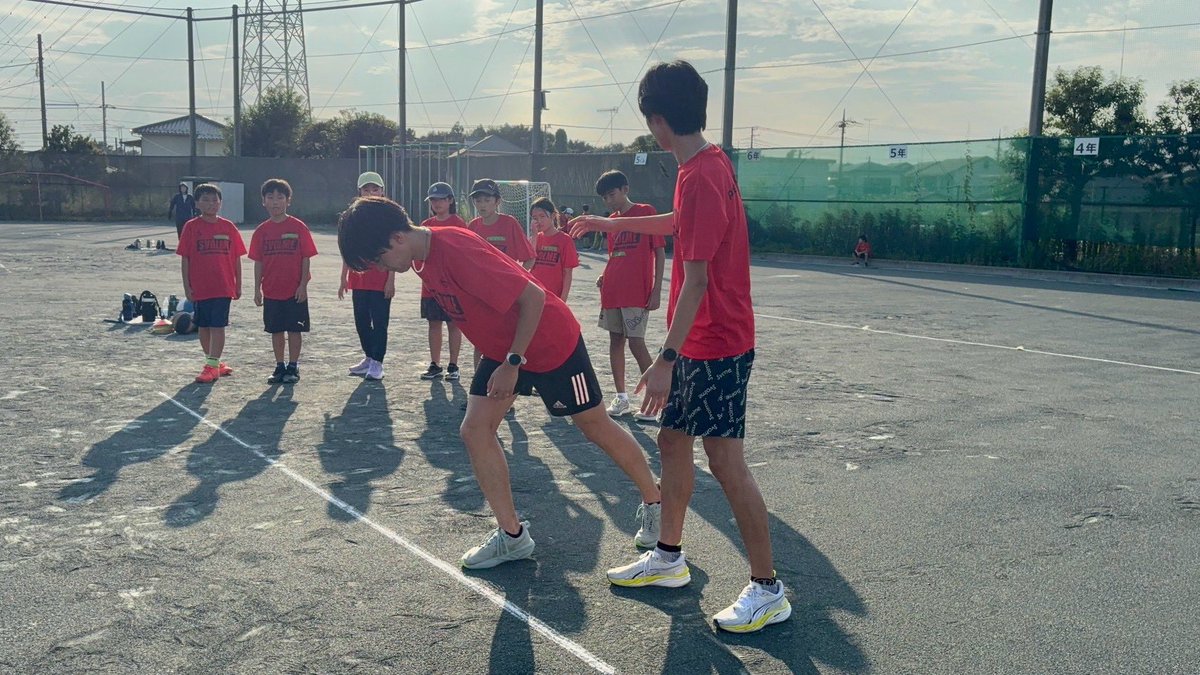 press_rikujo's tweet photo. 本日第7回目の陸上定期教室を善行小学校にて行いました🏃‍♂️
非常に蒸し暑い中でしたが、暑さに負けずみんな元気に走っていました✊
来週から北海道むかわ町で合宿の為、陸上教室はしばらく空いてしまいますが、また次回も元気な姿を見れる事を期待しています🎵 https://t.co/gVtL4zWxl6