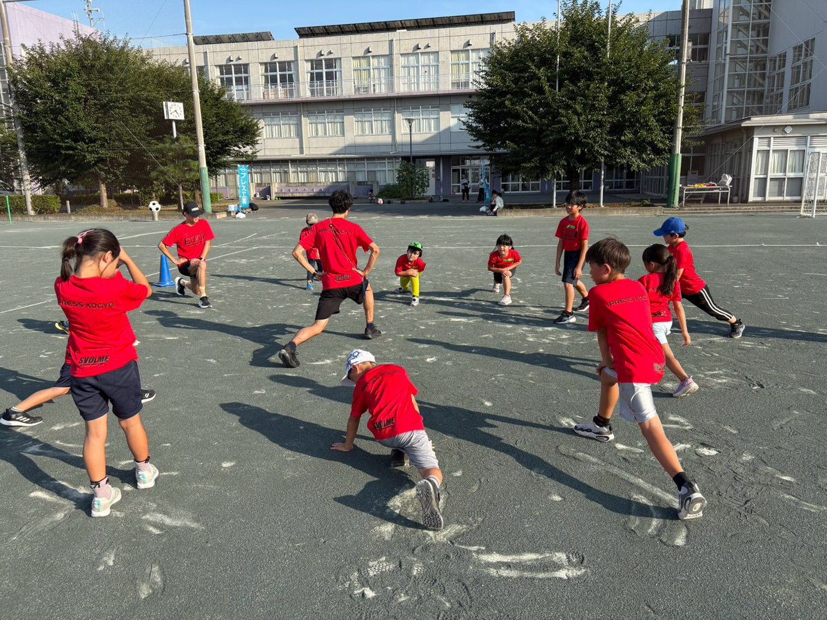 press_rikujo's tweet photo. 本日第7回目の陸上定期教室を善行小学校にて行いました🏃‍♂️
非常に蒸し暑い中でしたが、暑さに負けずみんな元気に走っていました✊
来週から北海道むかわ町で合宿の為、陸上教室はしばらく空いてしまいますが、また次回も元気な姿を見れる事を期待しています🎵 https://t.co/gVtL4zWxl6