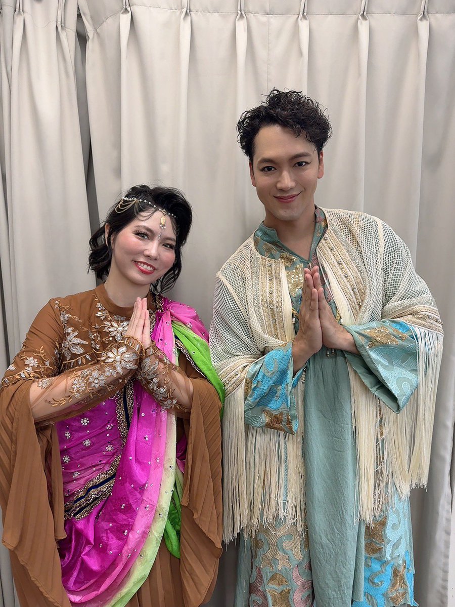 matsuko1151's tweet photo. 🍛振付裏話④🍛
彫刻は1人1人振付
のぶさんに「え！1人ずつ付けるの？」
と驚かれました

現存している作品をモデルに
山沖「坑夫」
木村「文覚」
永石「デスペア」

あと階段で普通にターンしてる
おっきーとまさくん凄い

倭香ちゃんがエグいポーズしてる
ポテンシャル努力研究の賜物
#ナマステ https://t.co/xmDog9MH1G