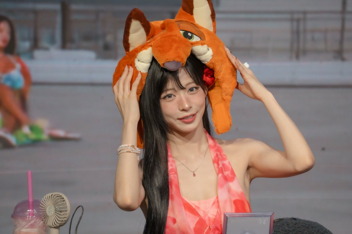 Kooo999koo's tweet photo. 260726 점프업   

🦊

#프로미스나인 #fromis_9 #이채영 https://t.co/uegfBpLFsH