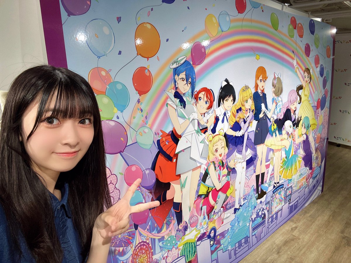 NozomiSuzuhara's tweet photo. ちょっと前なのですが！
#スパスタ_5thアニバーサリー 
ポップアップ行ってきたよ〜💛💫

 沢山の方が足を運んでくださっていて、パネルや衣装をじっくり見てくださっていたり、グッズを吟味してくださっていて…！✨

改めて多くの方に支えていただいているんだなと感じましたし、より一層きな子ちゃんと共に精進していきたいと思いました！

とても素敵な空間でした🫶🏻
8月2日までなのでみんなも良かったらぜひ行ってみてください☺️
#lovelive #Liella