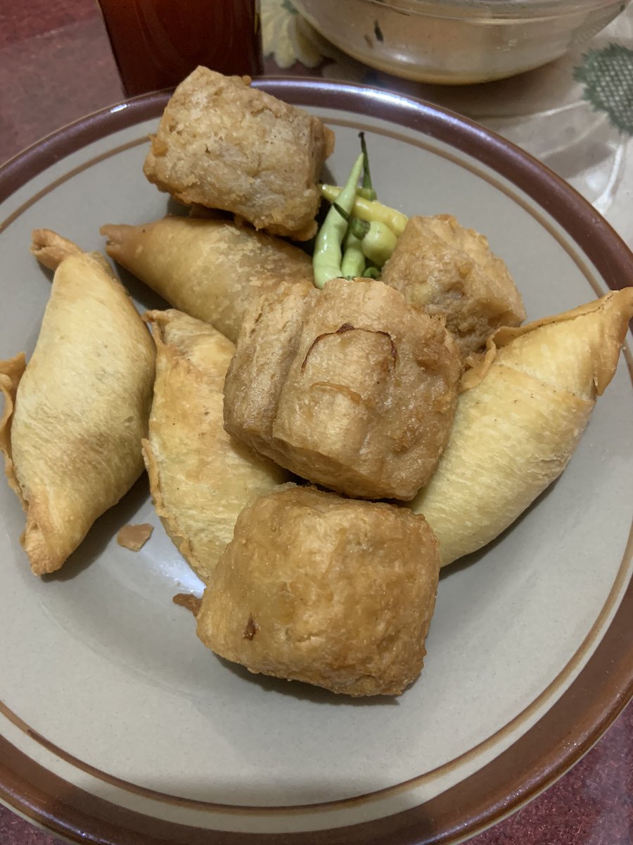 miracle_jejey's tweet photo. 15k dapet segini, murah apa mahal? *udh kemakan 3 sih tahu isinya hehe https://t.co/iVY4BXXH7S