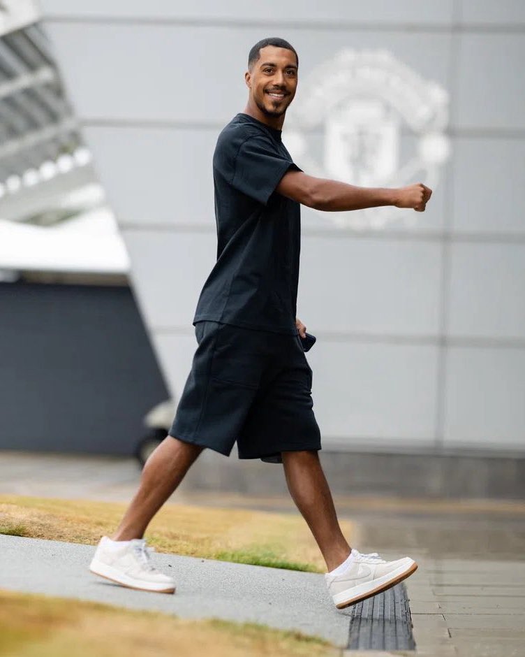 ManUnitedZone's tweet photo. Youri Tielemans and Senne Lammens are back at Carrington 🇧🇪 https://t.co/gbhkHeVy0P