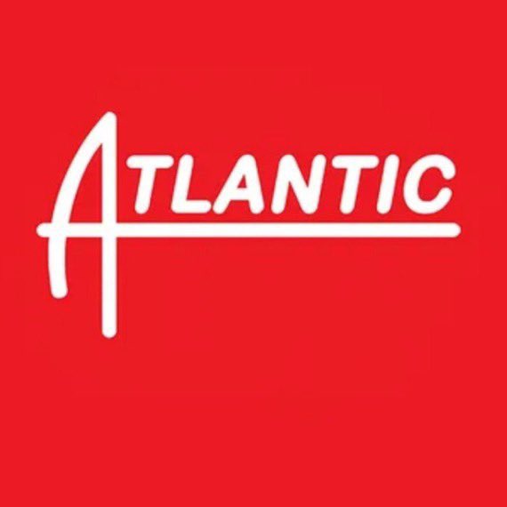TudoMiley's tweet photo. 🚨Um insider do fórum ATRL, conhecido por já ter antecipado informações corretas sobre Miley Cyrus, afirmou que a cantora já gravou mais de dois videoclipes para a nova era.

Segundo ele, Miley e a Atlantic Records estariam apostando alto no projeto. O usuário também descreveu o álbum como “muito divertido” e disse que as músicas têm refrões marcantes, além de afirmar que novidades devem começar a ser divulgadas em breve.
