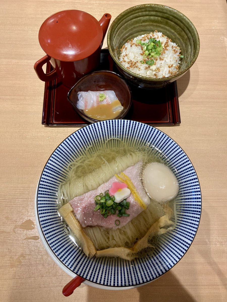 Akky_117's tweet photo. 1ヶ月で2つの資格受験して合格した👏🏻
これは祝杯のラーメン！ https://t.co/WTdyQGdOGz