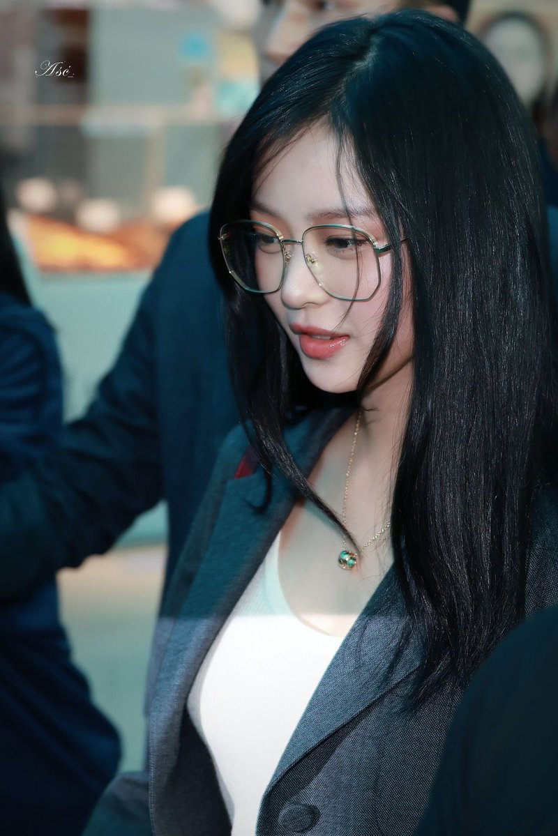 AboutMusicNWJNS's tweet photo. Hanni wearing GUCCI at the airport. https://t.co/0vbPsRnmK2