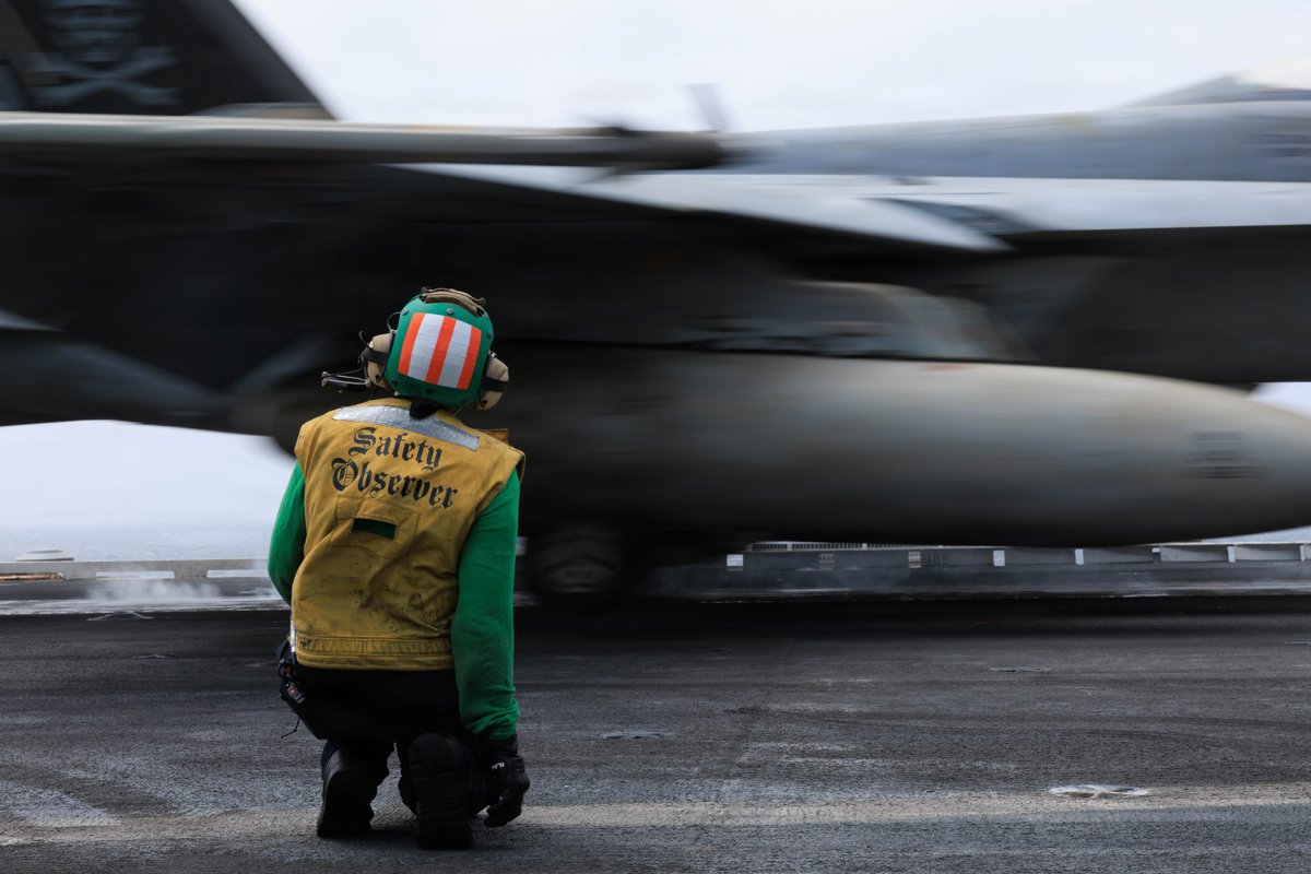 CENTCOM's tweet photo. U.S. Sailors monitor F/A-18E Super Hornet fighter jets launching from the USS George H.W. Bush (CVN 77) while sailing in the Arabian Sea. https://t.co/l5XFbEf5v7