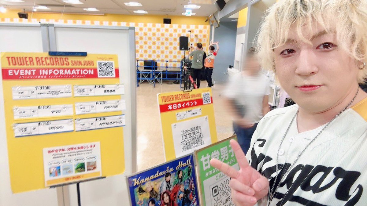 Yoshiking_1116's tweet photo. タワレコ新宿さんありがとでした！
今日で７月ラストライブでした！
1カ月最近早いけど
目標も沢山あるのでそれに向けて
みんなで走っていきましょう🙆‍♂️

今日も楽しかったぞー！！！

次は8/1 渋原FESに出演します！
代々木公園で2回ライブあります！
８月も楽しんでこー💪

#甘党の輪
#甘党男子 https://t.co/h9wJ2eWRwu