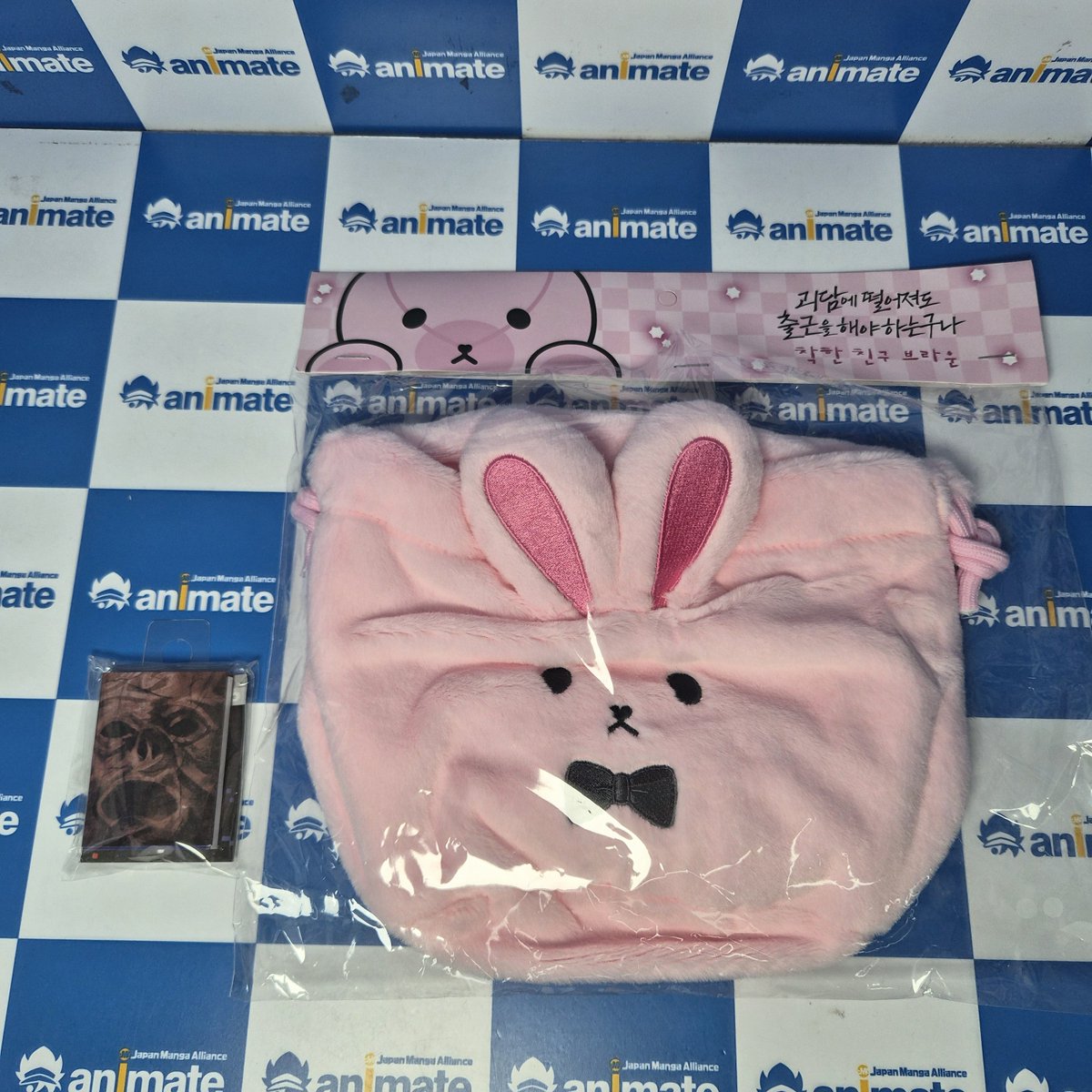 animate_hongdae's tweet photo. 【입고소식/#굿즈】

📢신규 굿즈입고 소식‼️

#괴담에_떨어져도_출근을_해야_하는구나 
#괴출 
- 네크로노미콘 미니북
- 착한친구 브라운 조리개 파우치

이 외 다양한 #괴담출근 상품들을 #홍대 #애니메이트 에서 만나요٩(๑>∀<๑)۶ https://t.co/AqRxkcRtDN