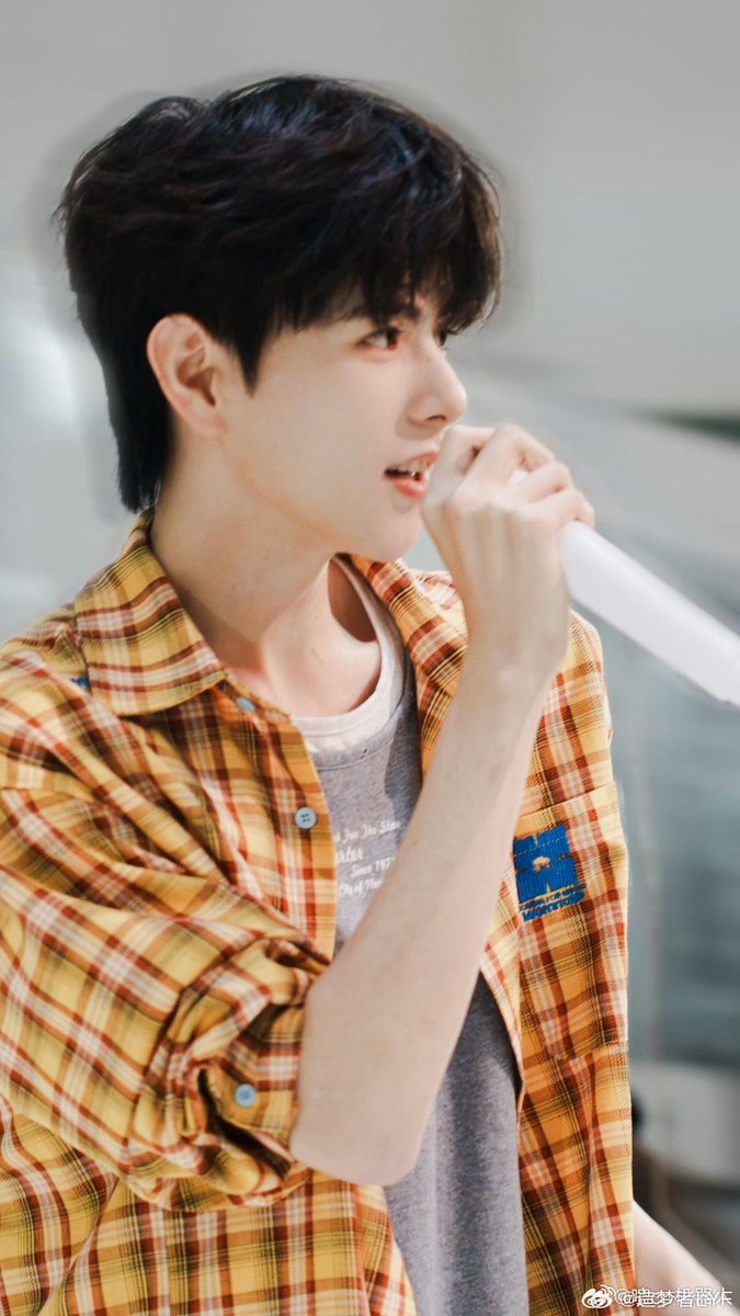 yn363405's tweet photo. Watching the livestream now and enjoying every moment! Wishing Lv Sitong a smooth and successful live with AMOREPACIFIC. ☀️🍊

LV SITONG X AMOREPACIFIC

#LvSitongxAmorepacific
#AmorepacificJDAmbassadorLvSitong https://t.co/JR8CkZG5FW