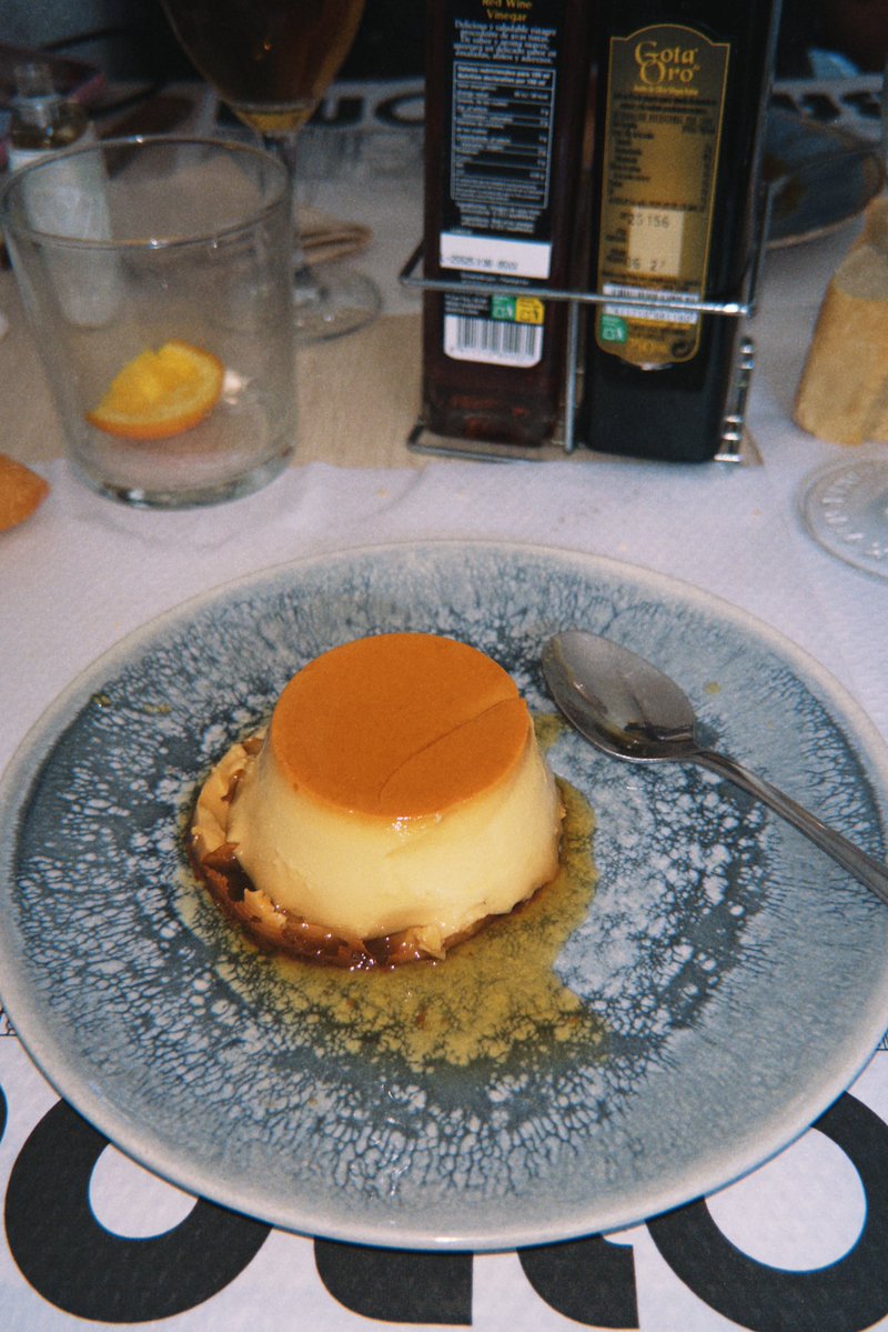 soiise's tweet photo. today is my last day in barcelona so i’m letting myself eat absolutely everything https://t.co/qQpgocQYxY