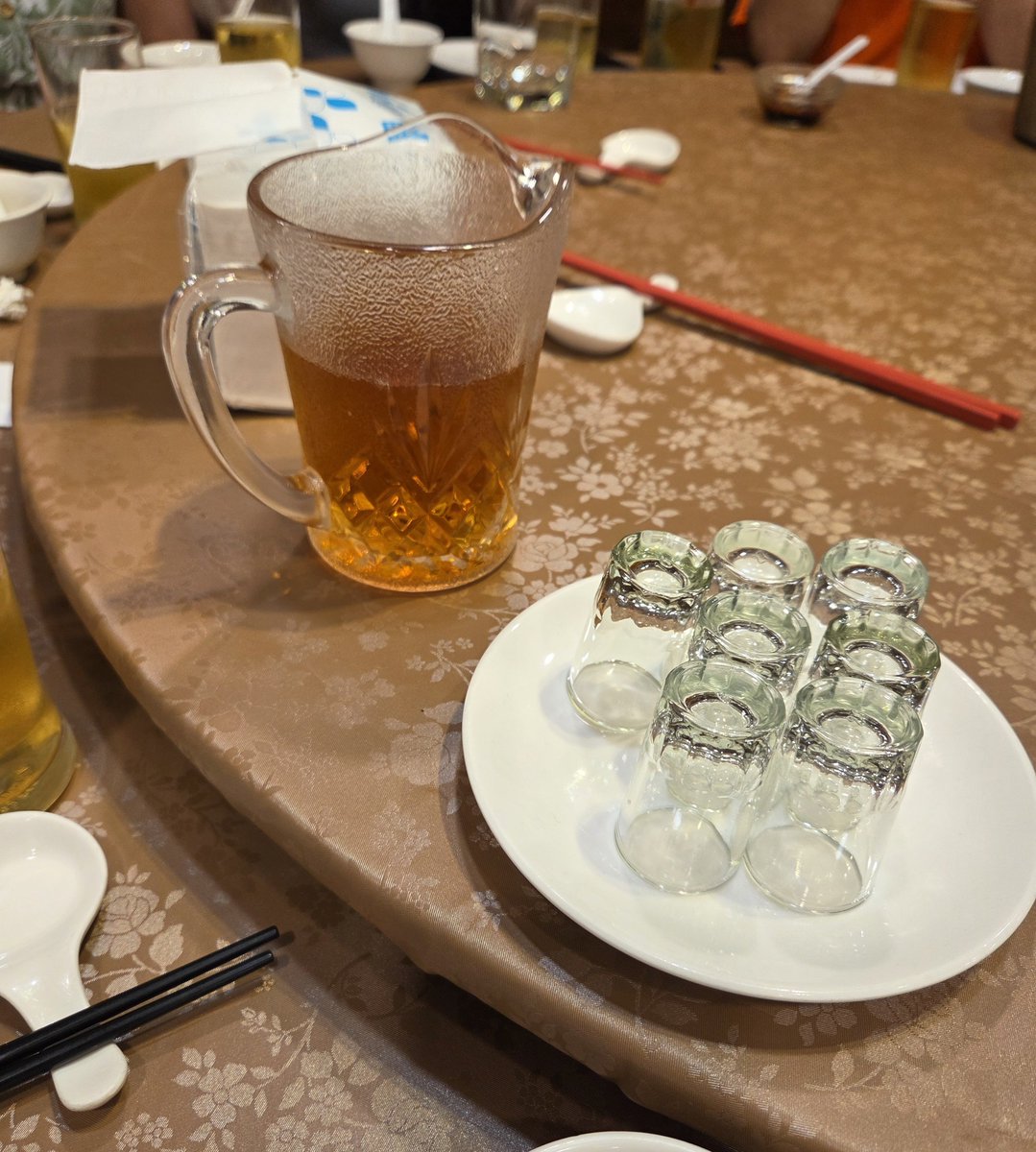 maayang__'s tweet photo. 🥂
Perpisahan teman kantor vietnam yang mau pulang ✈️ https://t.co/CAD5Ss06wo