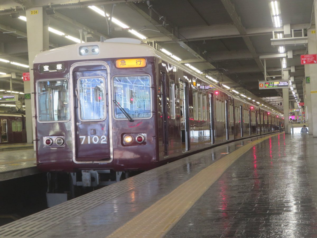 kito223R201's tweet photo. 先日は久々に梅田で軽く阪急を撮影

宝塚に転属して何気に初の7002fをGET
普通に馴染んでるといいますか、新鮮といいますか、、普通にかっこいい✨✨

名物の5100系5104fも続けて来ました♪
平日が基本的に出番の宝塚フルマルーン
夏休みとかによく撮りに行ってたね、、 https://t.co/TblfCra4Kh