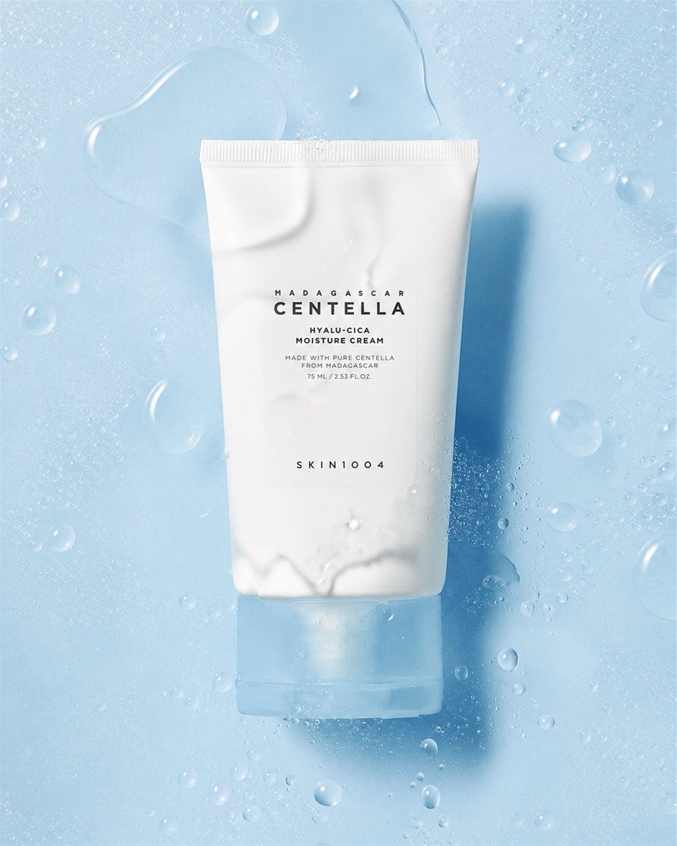 VestradeMV's tweet photo. Hydration that actually sticks around! 

Hyalu-Cica Moisture Cream combines 5 Hyaluronic Acids and Hydrolyzed Collagen for lightweight, deep moisture that lasts up to 100 hours.

#skin1004centella #kbeautymaldives https://t.co/Wvmnhxn2Om