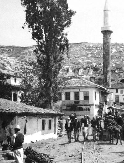 Hamza16611661's tweet photo. Bir zamanlar Arnavutluk-İskenderiye-i Arnavud/İşkodra/Shkodër; Osmanlı dönemi Camii. Caminin bulunduğu bölge komünist rejimin yıktığı İşkodra Çarşı bölgesidir. Bu bölgede 5 Camii yıkılmıştır. https://t.co/RCV2oy3djd