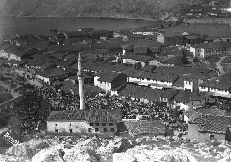 Hamza16611661's tweet photo. Bir zamanlar Arnavutluk-İskenderiye-i Arnavud/İşkodra/Shkodër; Osmanlı dönemi Camii. Caminin bulunduğu bölge komünist rejimin yıktığı İşkodra Çarşı bölgesidir. Bu bölgede 5 Camii yıkılmıştır. https://t.co/RCV2oy3djd