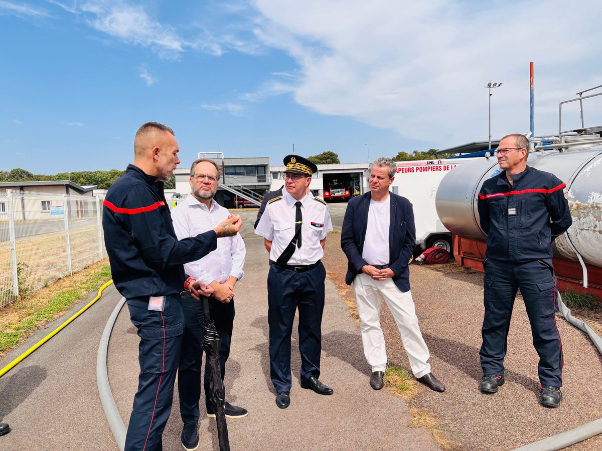 Image de Préfet de la Haute-Vienne - #SécuritéCivile | ✈️ Ce matin, Maurice Barate, préfet de la #HauteVienne, s'est rendu à l'aéroport d