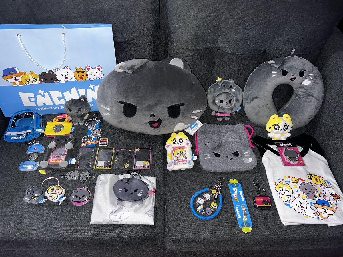 luvjayi's tweet photo. My growing Enchin NoxStar &amp; Wonchu collections  🐈‍⬛🐈🫶🏻✨ I still have stbo items 😆🧎🏻‍♀️

#ENHYPEN https://t.co/WSjvb1wkbW