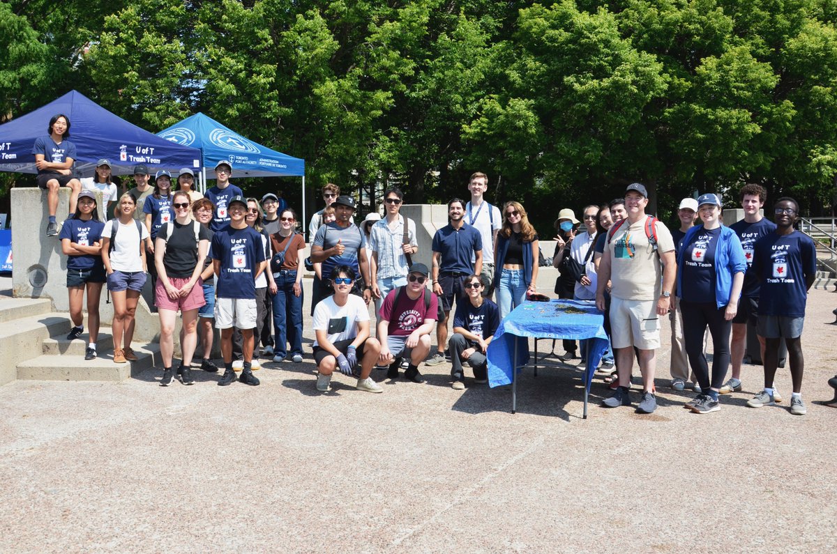 UofTTrashTeam's tweet photo. 🌊Thanks to everyone who joined our Trash Trap Dive! Together, we removed 5 kg of anthropogenic debris and sorted and categorized 581 pieces of #PlasticPollution, including a lot of plastic bottle caps, food wrappers, and foam pieces. Well done everyone!! 🦝 #FightingFloatablesTO https://t.co/K4mfpgiTnM