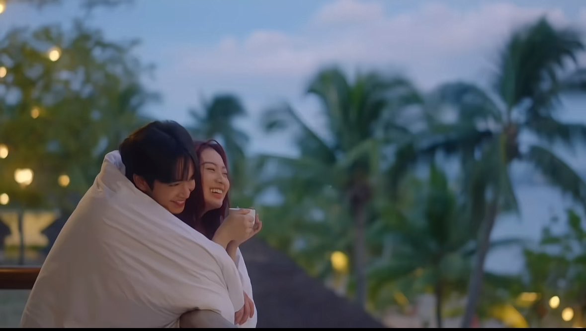 truegelove's tweet photo. Ang ganda ganda ng scene na ‘to. Kilig na kilig na ako, scene drop na plssss

DRALY8 LETTING GO
#DAPHoldingOnLettingGo https://t.co/GDOBDhCwM1