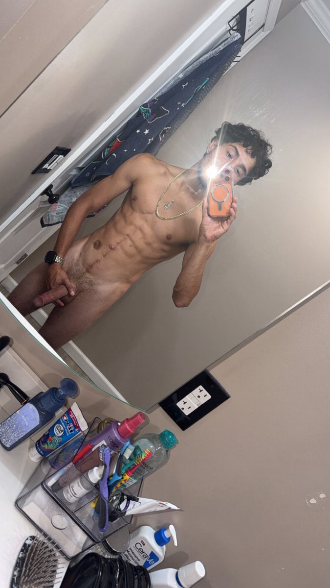prettydickpapi's tweet photo. woke up with a pretty dick again😈 https://t.co/dLcdNFu0MP