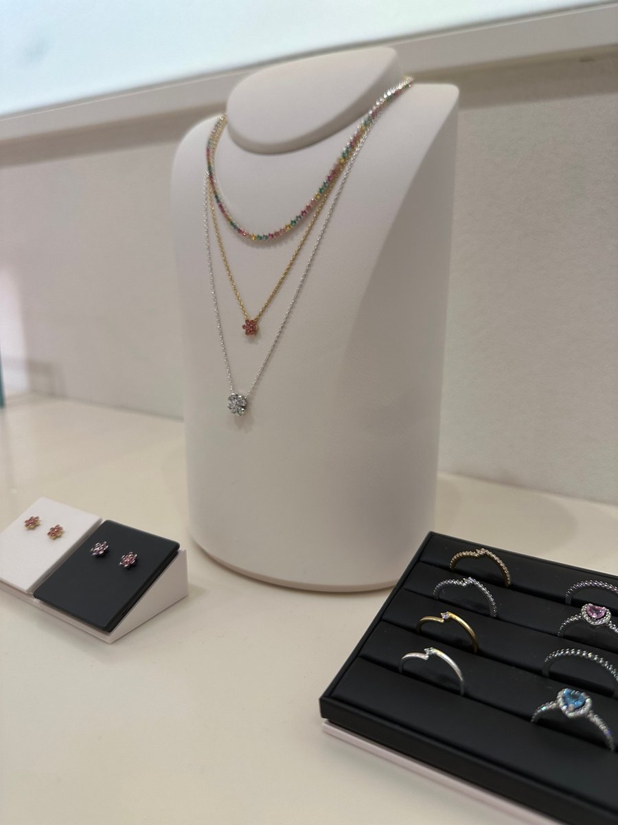 MoorSheffield's tweet photo. Discover elegance and sophistication with Pandora's Timeless Collection 💎

From rings to bracelets to earrings, each piece is designed to add the perfect finishing touch to your outfit.

Explore the collection today at The Moor, Sheffield 🛍️ https://t.co/pUMB6tQnF3