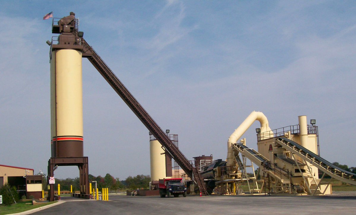 AsphaltPro's tweet photo. True or false: When a slat conveyor floor is properly maintained, it will work better and allow an asphalt plant to run more efficiently.  

This guide will help show how different wear parts can make a BIG difference: https://t.co/ZPRNw2BZrI https://t.co/GOHXyASYjL