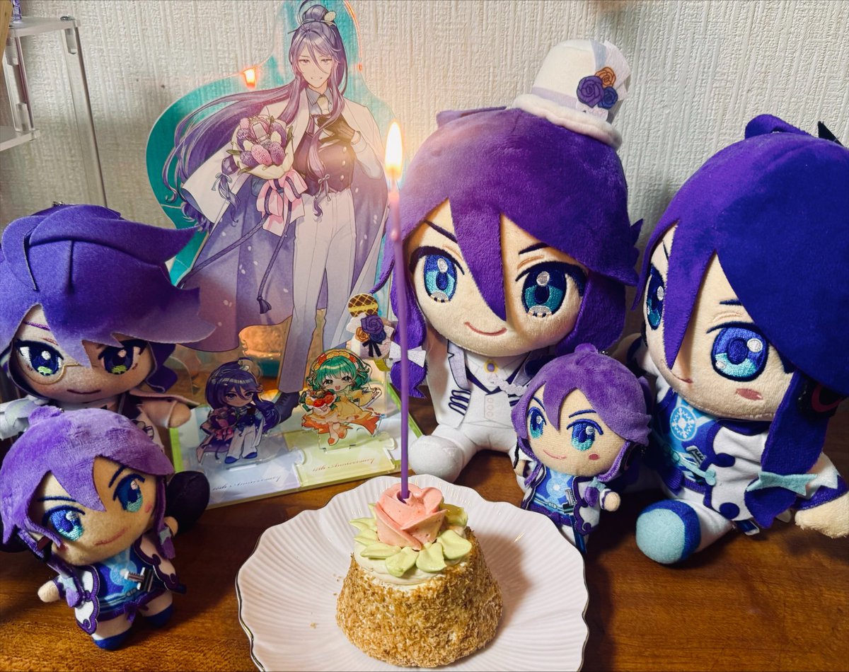 731359's tweet photo. ㊗️がくぽ18歳🎊ついに成人だ！
これからも大好きだそがくぽー！
今年は公式ぬい＆アクスタと一緒に素敵なお花のケーキでお祝い💐
ライパラ2027も全力で応援させていただきます📣💜

#神威がくぽ誕生祭2026
#がくっぽいど誕生祭2026
#神威がくぽ 
#がくっぽいど https://t.co/CQuulKBiBN